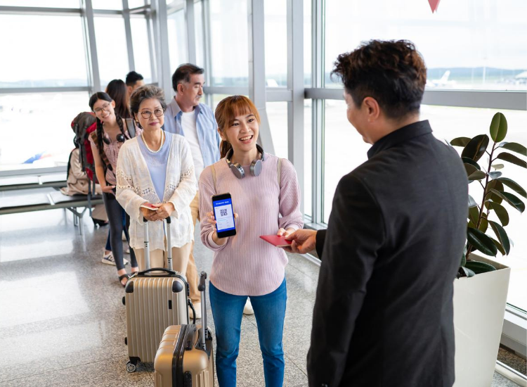 Đoàn khách tour Sin-Malay Đoàn khách check-in sân bay trong tour Singapore Malaysia